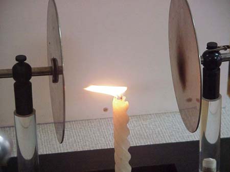 candle_flame_plasma_in_E-field_450x337.jpg